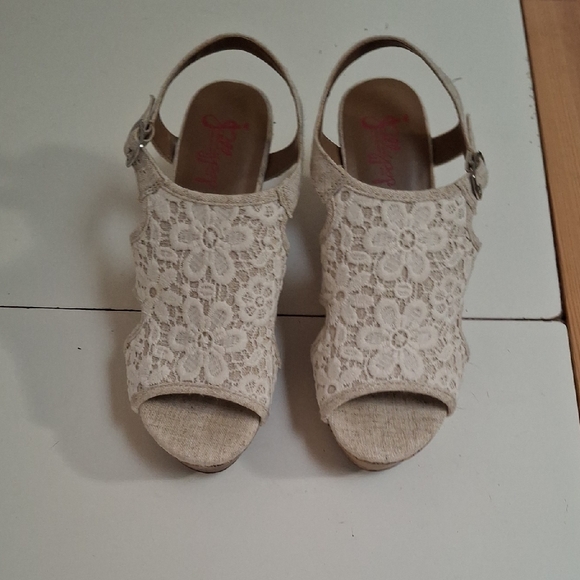 Jellypop Cream Lace Women's Sandals - Picture 1 of 7